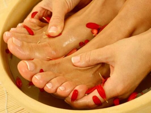baño terapéutico para fungos entre os dedos dos pés